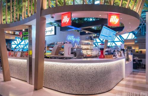 台湾桃园国际机场餐食体验厅 - Wing Café