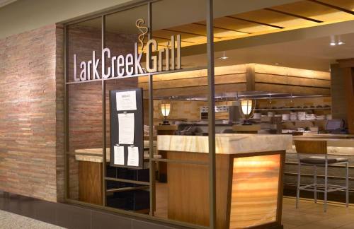 SFO【暂停开放】Lark Creek Grill