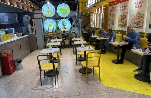 深圳宝安国际机场煎饼语茶
