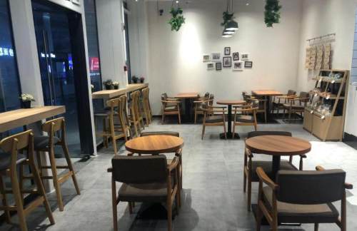 CQ1餐食体验厅-面包说茶1店(重庆西站JA05/JA10)