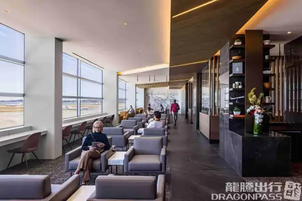 Maple Leaf Lounge - 1