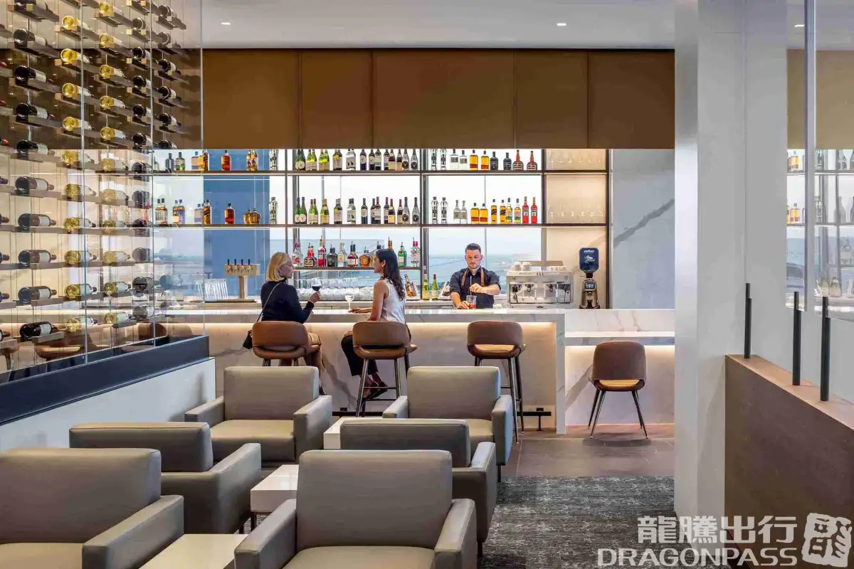 Maple Leaf Lounge – photos 2