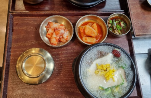 釜山金海国际机场Hyoja  Gomtang