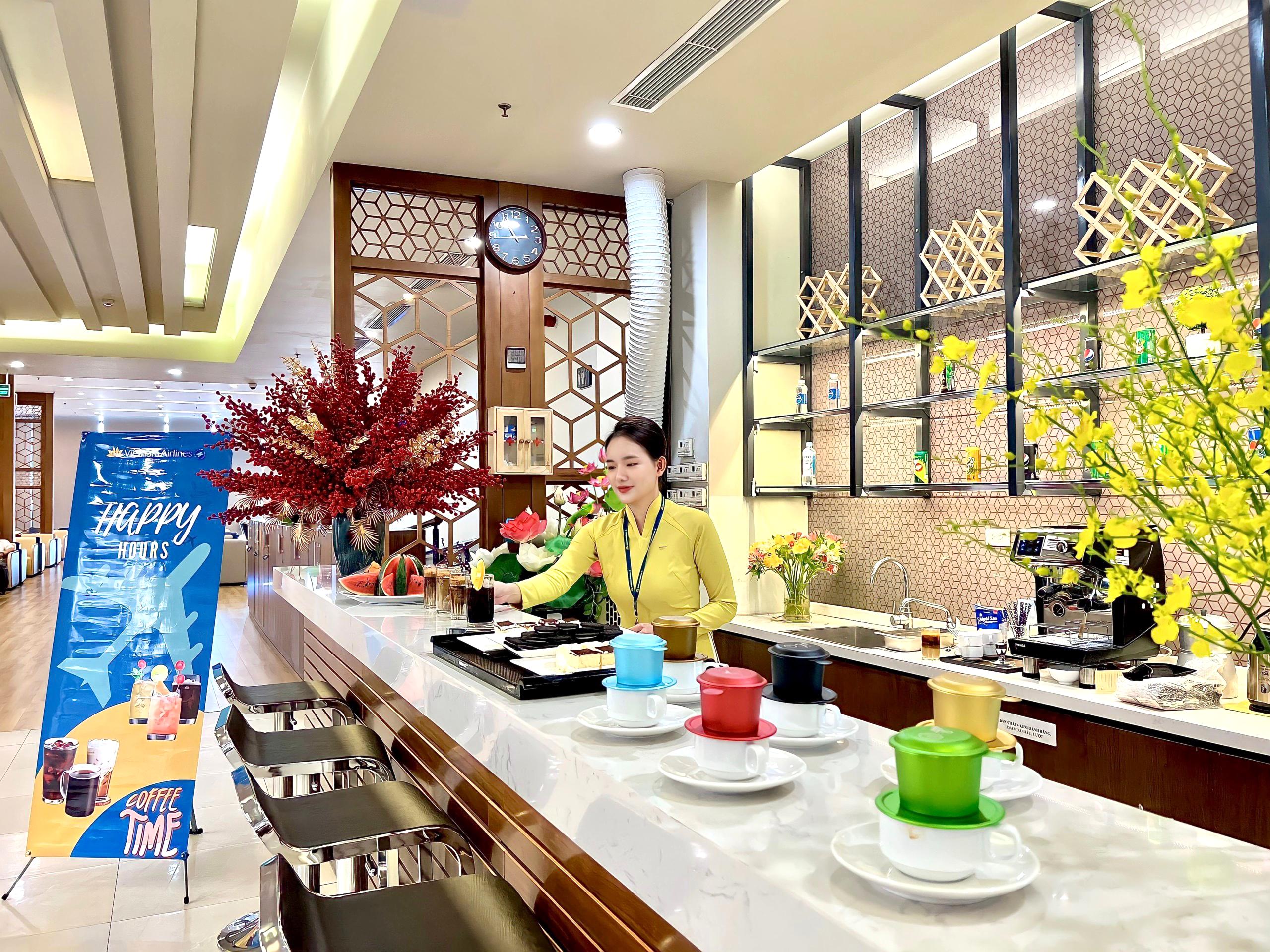 Vietnam Airlines Business Class Lounge (Departures D) atmosphere, image 9