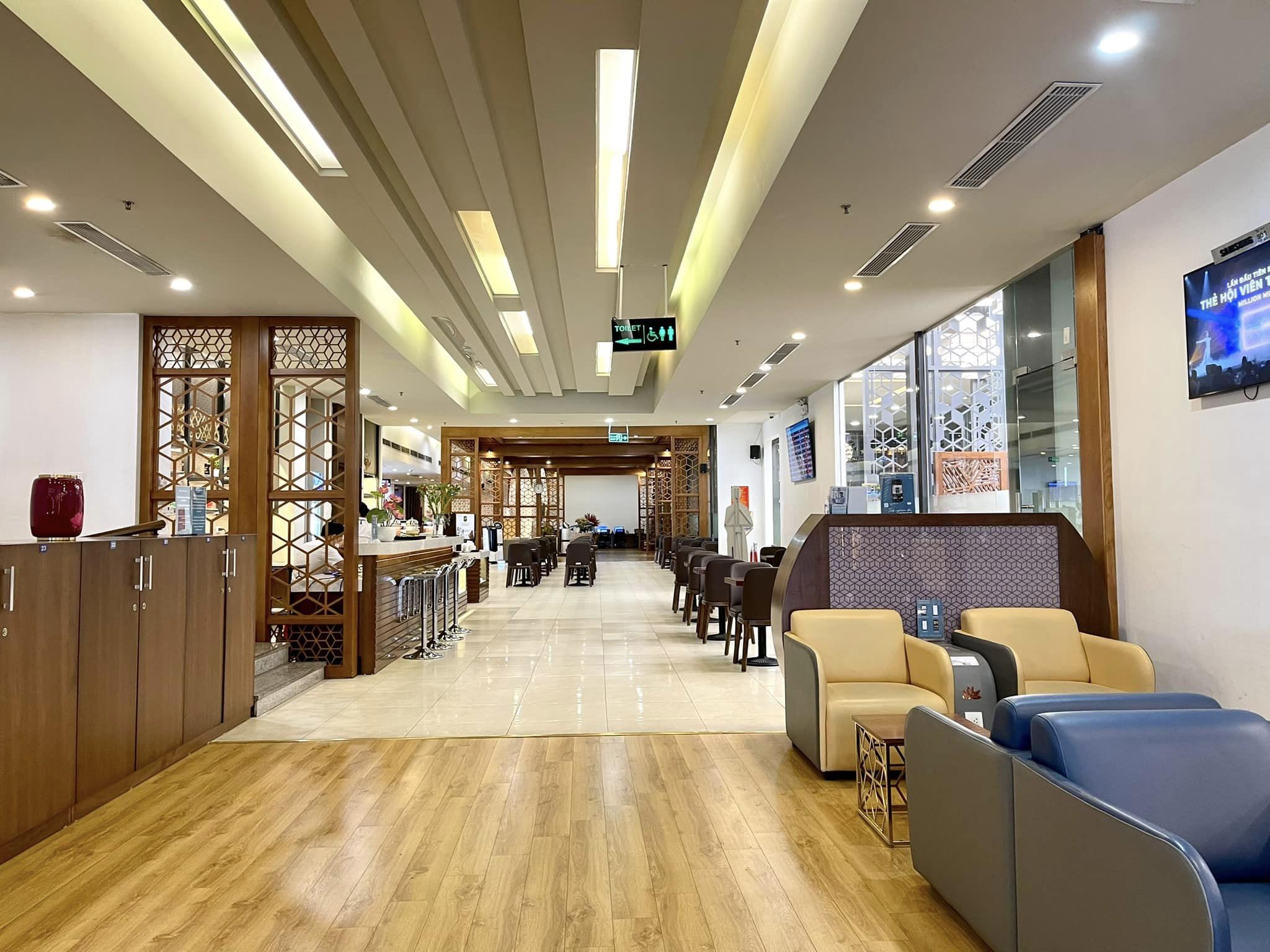 Vietnam Airlines Business Class Lounge (Departures D) atmosphere, image 13