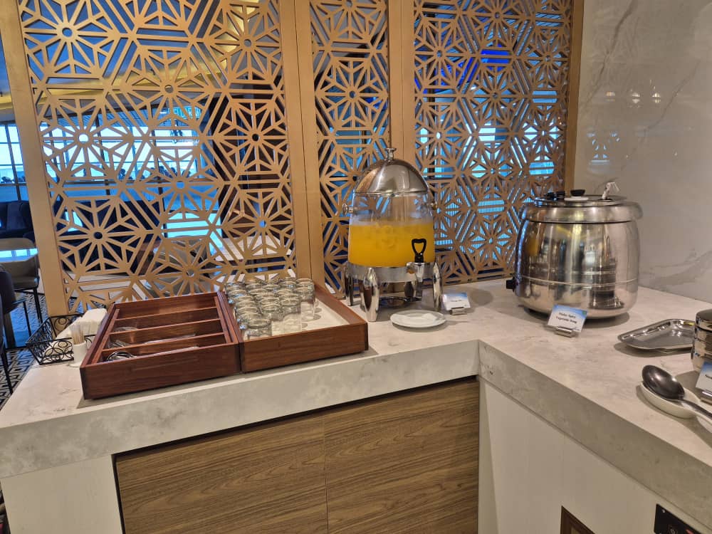 Travel Club Lounge atmosphere, image 2