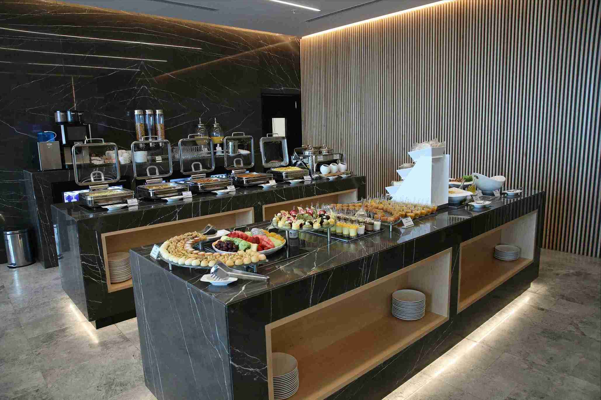 Al Mubarakiya Lounge at KWI