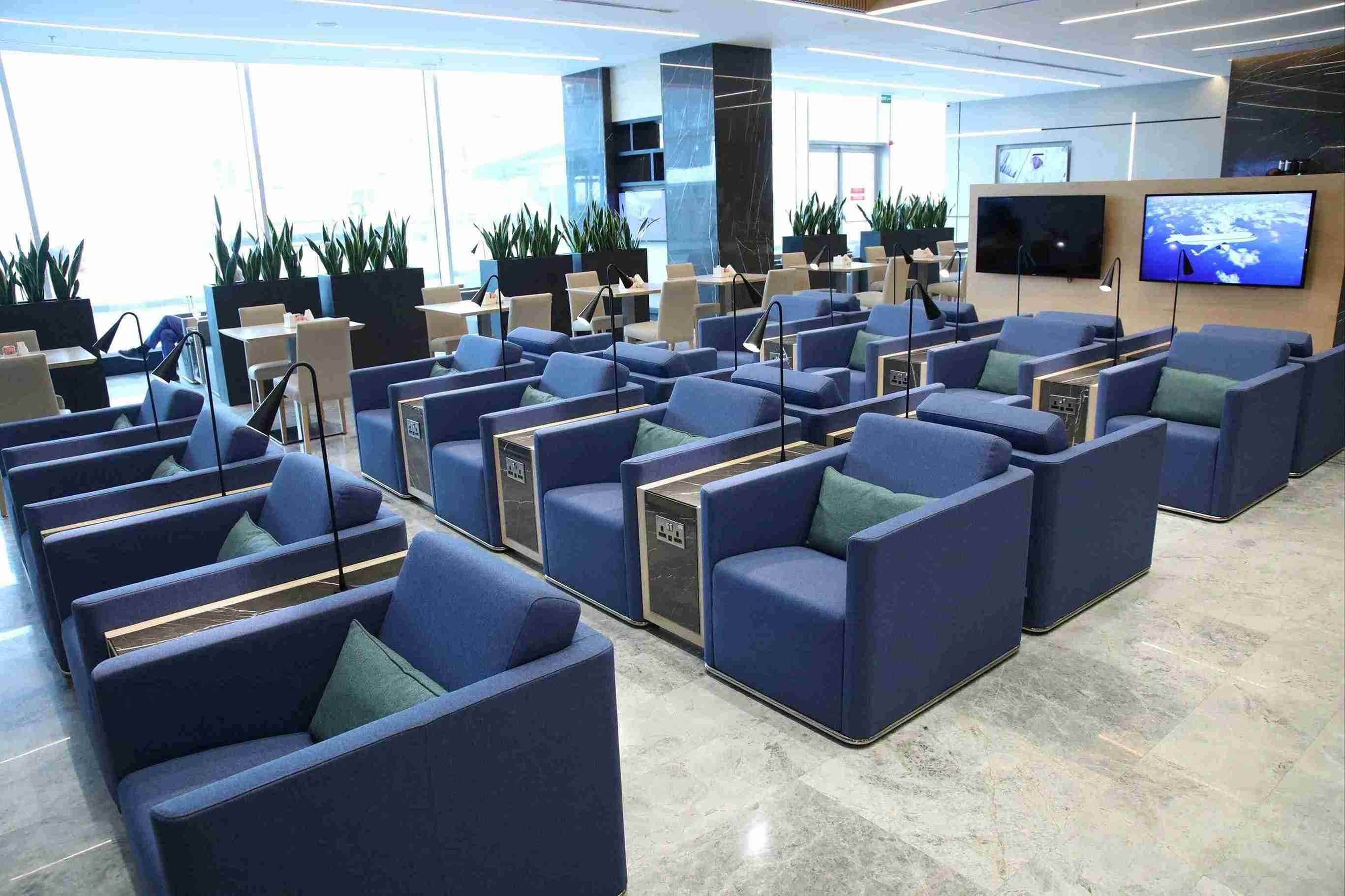 Al Mubarakiya Lounge atmosphere, image 2