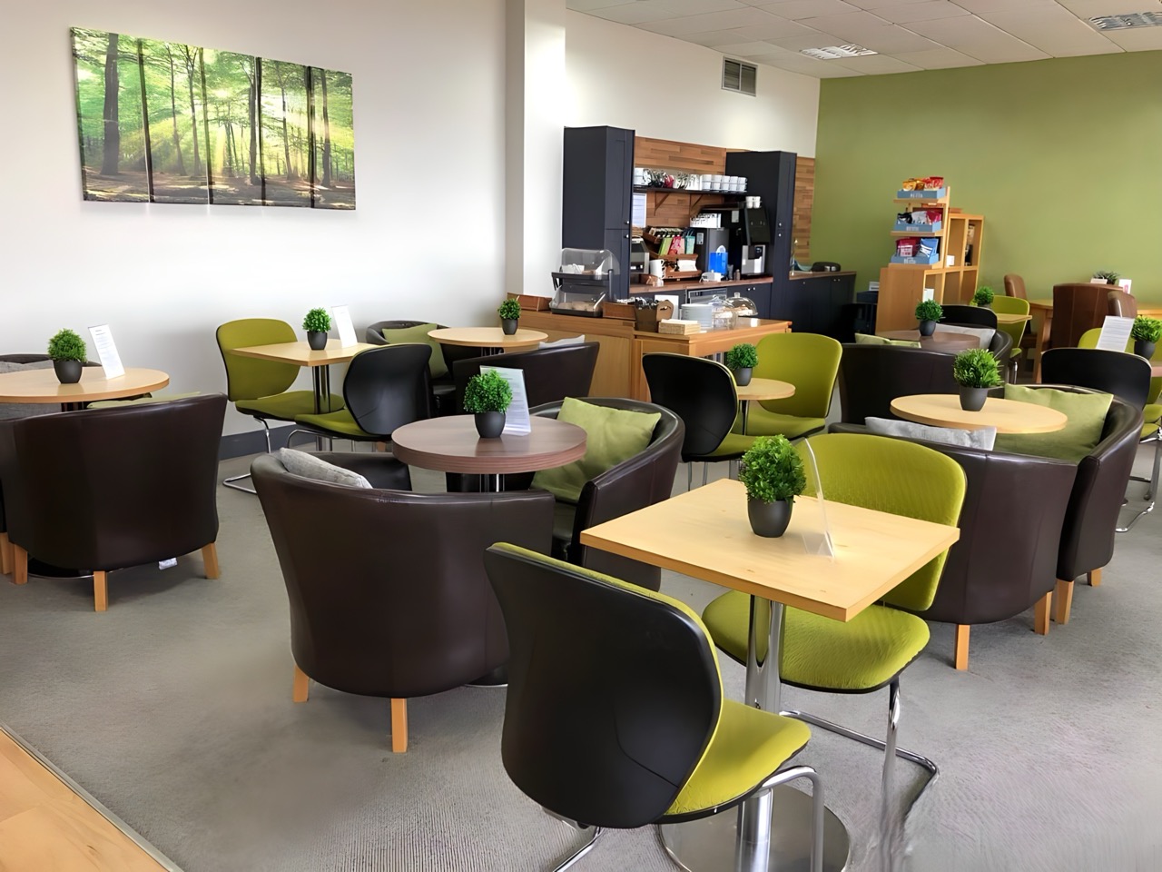 Norwich Airport Executive Lounge atmosphere, image 2