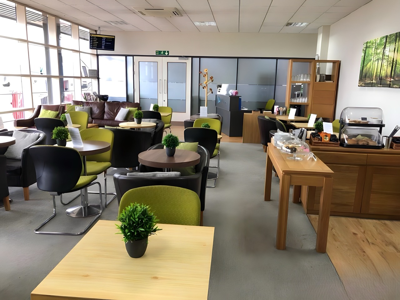 Norwich Airport Executive Lounge atmosphere, image 5