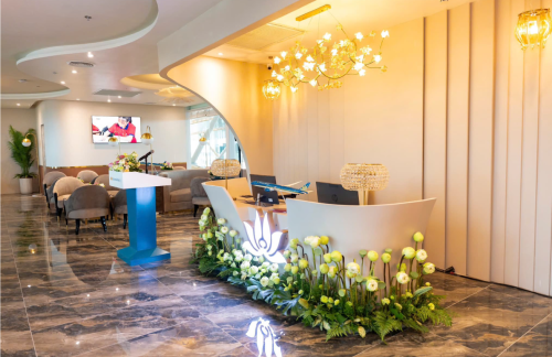 SGNLotus Premier Domestic Lounge
