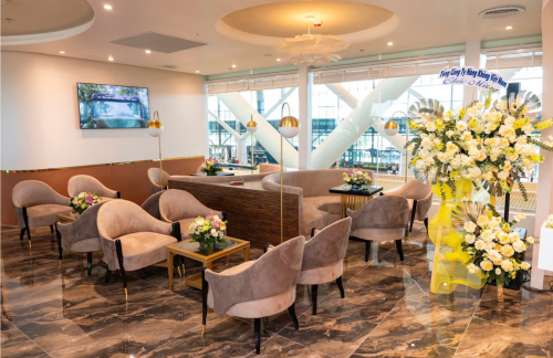 SGNLotus Premier Domestic Lounge