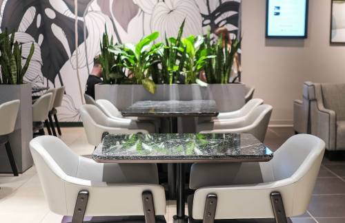蒙特利尔特鲁多机场Desjardins Odyssey Lounge - Plaza Premium Lounge