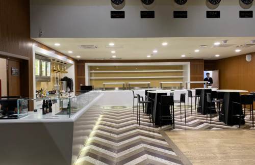 NQZLounge Bar (International Departure)