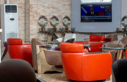 HREThe Lounge