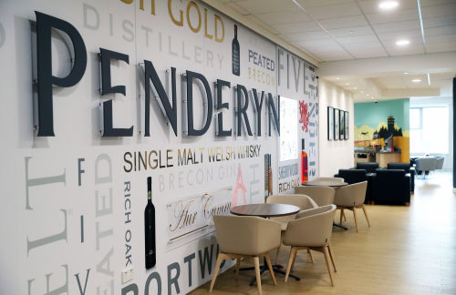 CWL51 Degrees Executive Lounge