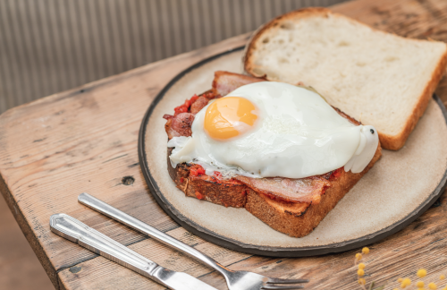 曼彻斯特国际机场Pot Kettle Black