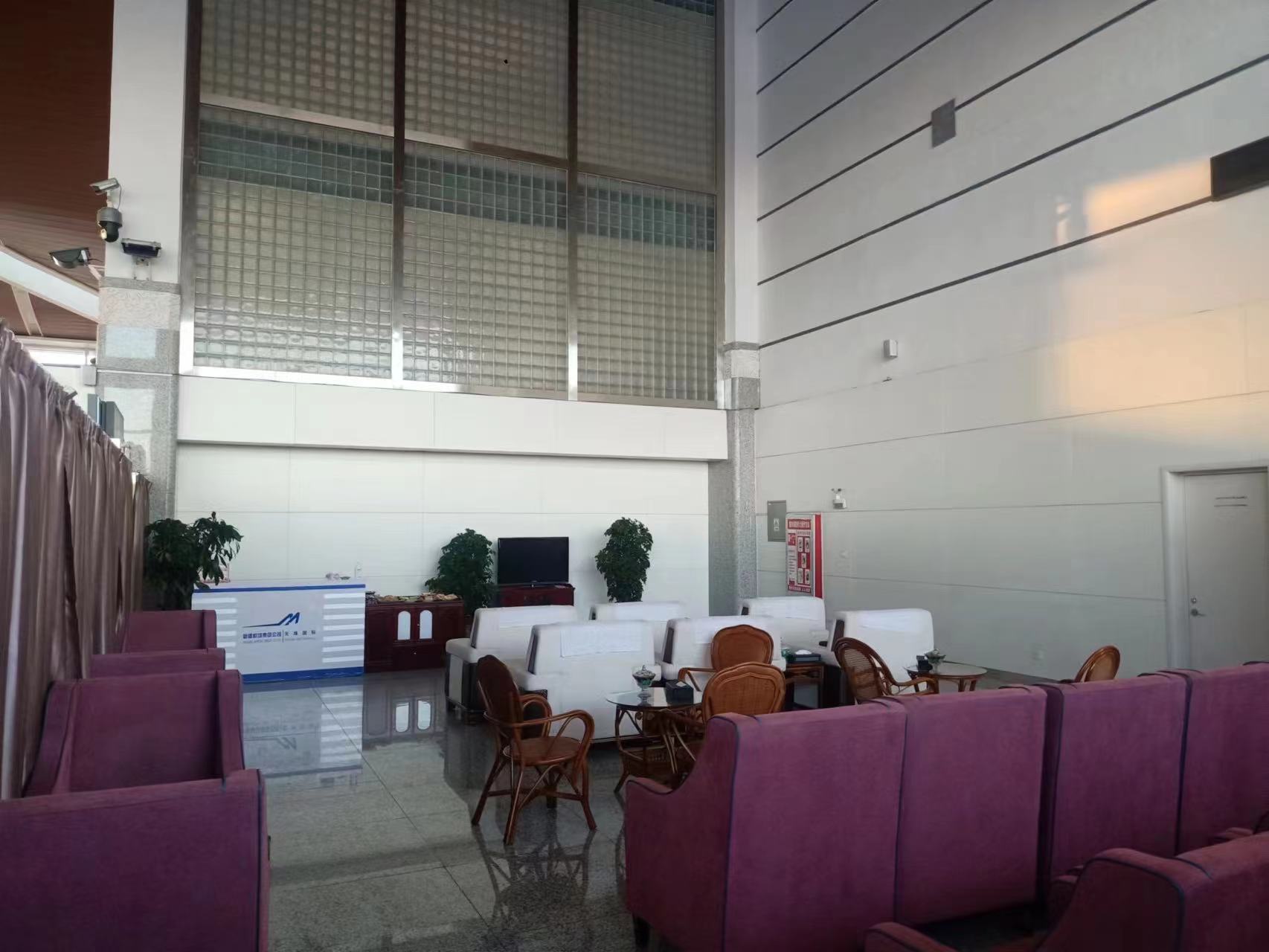 Two Cabins Gold and Silver Card Lounge (Domestic)