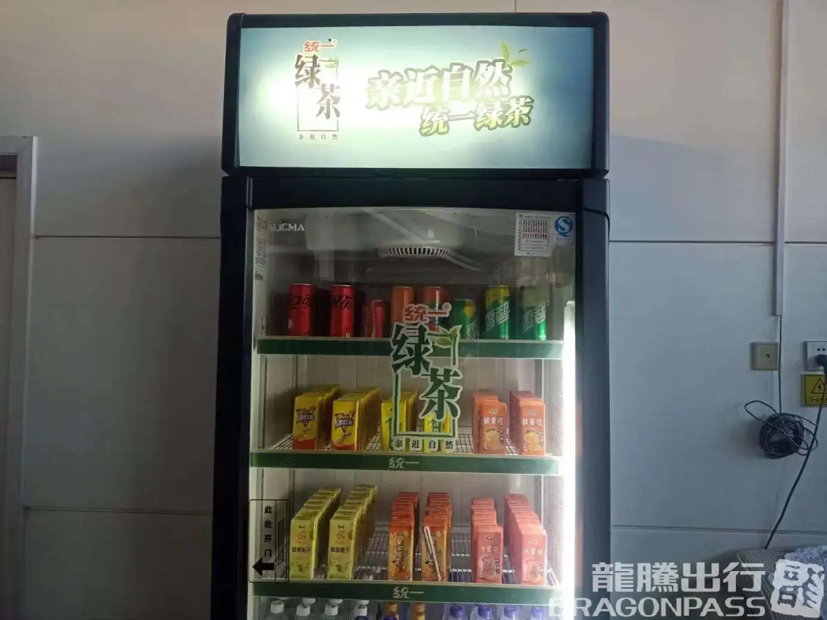 Two Cabins Gold and Silver Card Lounge (Domestic) – photos 3