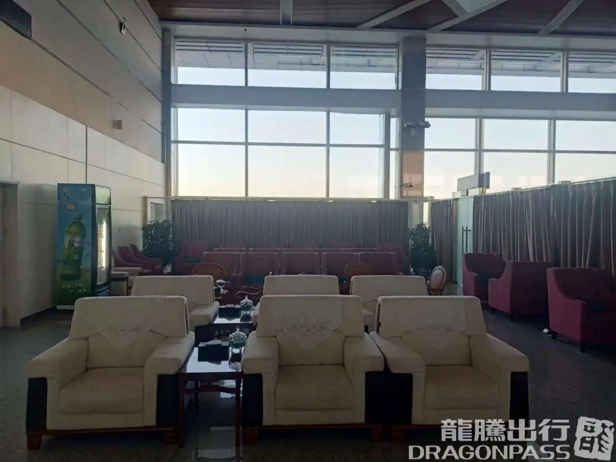 Two Cabins Gold and Silver Card Lounge (Domestic) – photos 4
