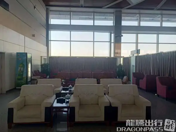 Two Cabins Gold and Silver Card Lounge (Domestic) – photos 4