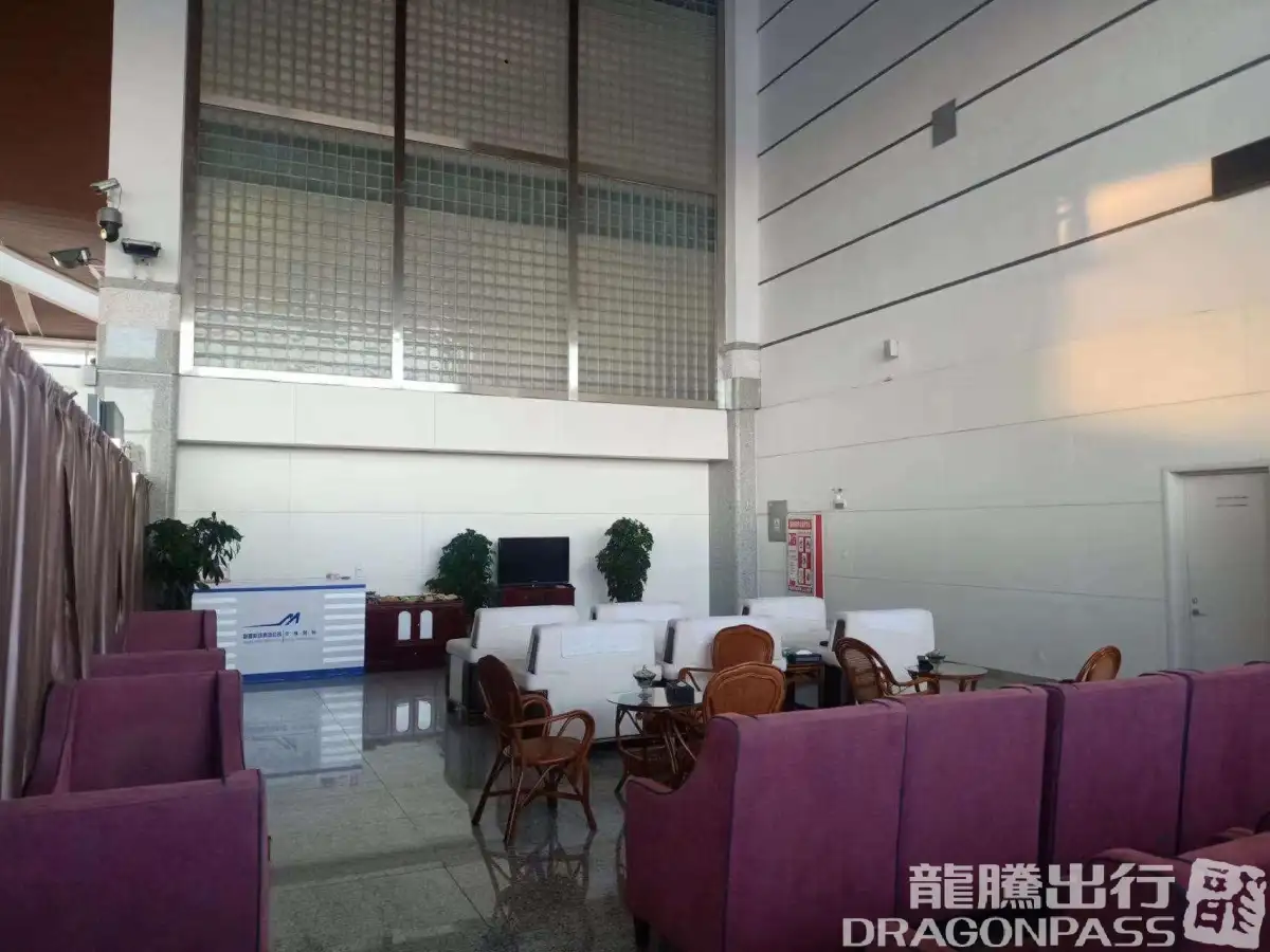 Two Cabins Gold and Silver Card Lounge (Domestic) – photos 5