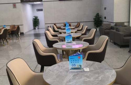 ncxz龙腾商务座候车区（A22检票口旁）