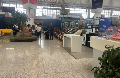 kmnz商务座候车区