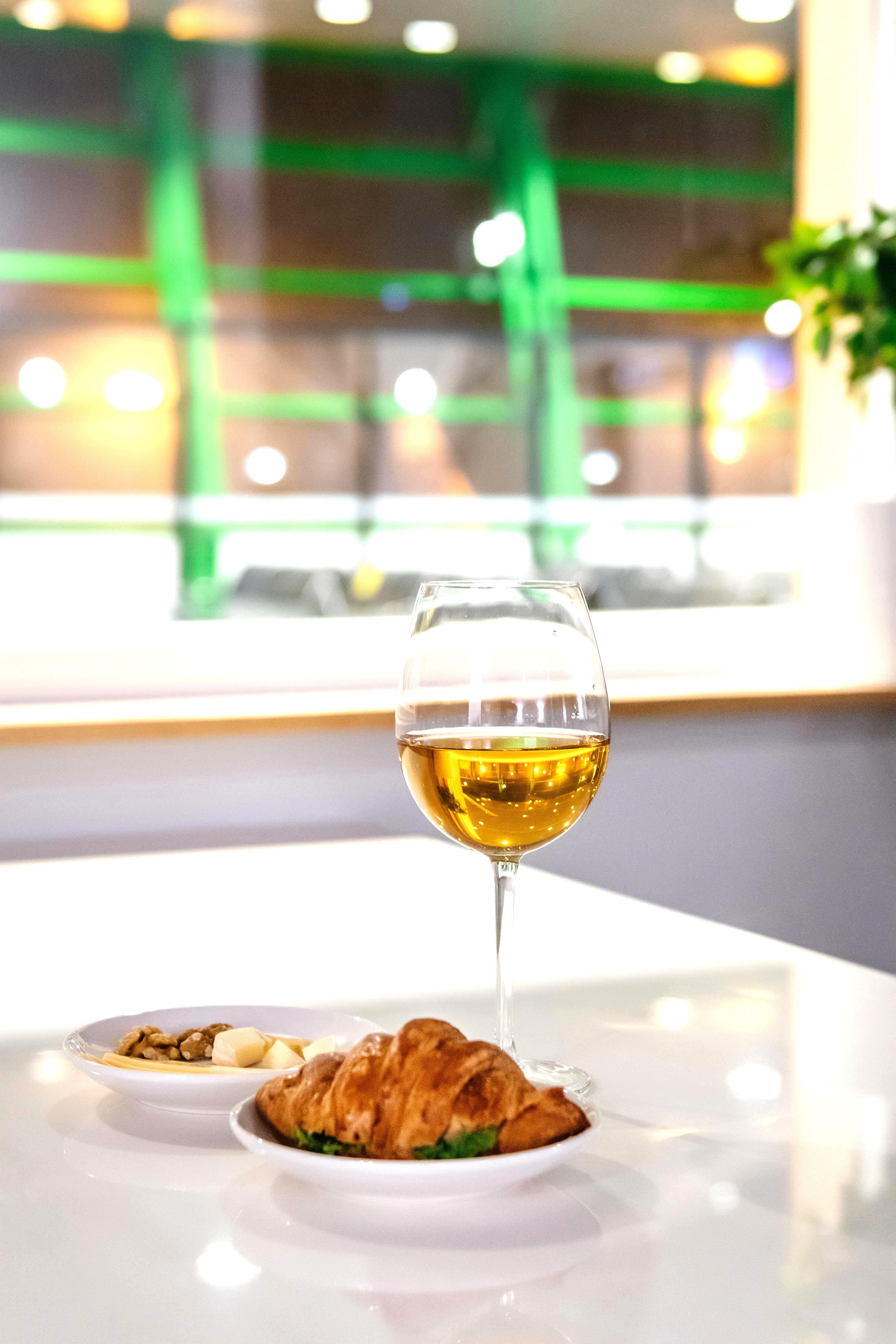 Sapar Lounge atmosphere, image 3