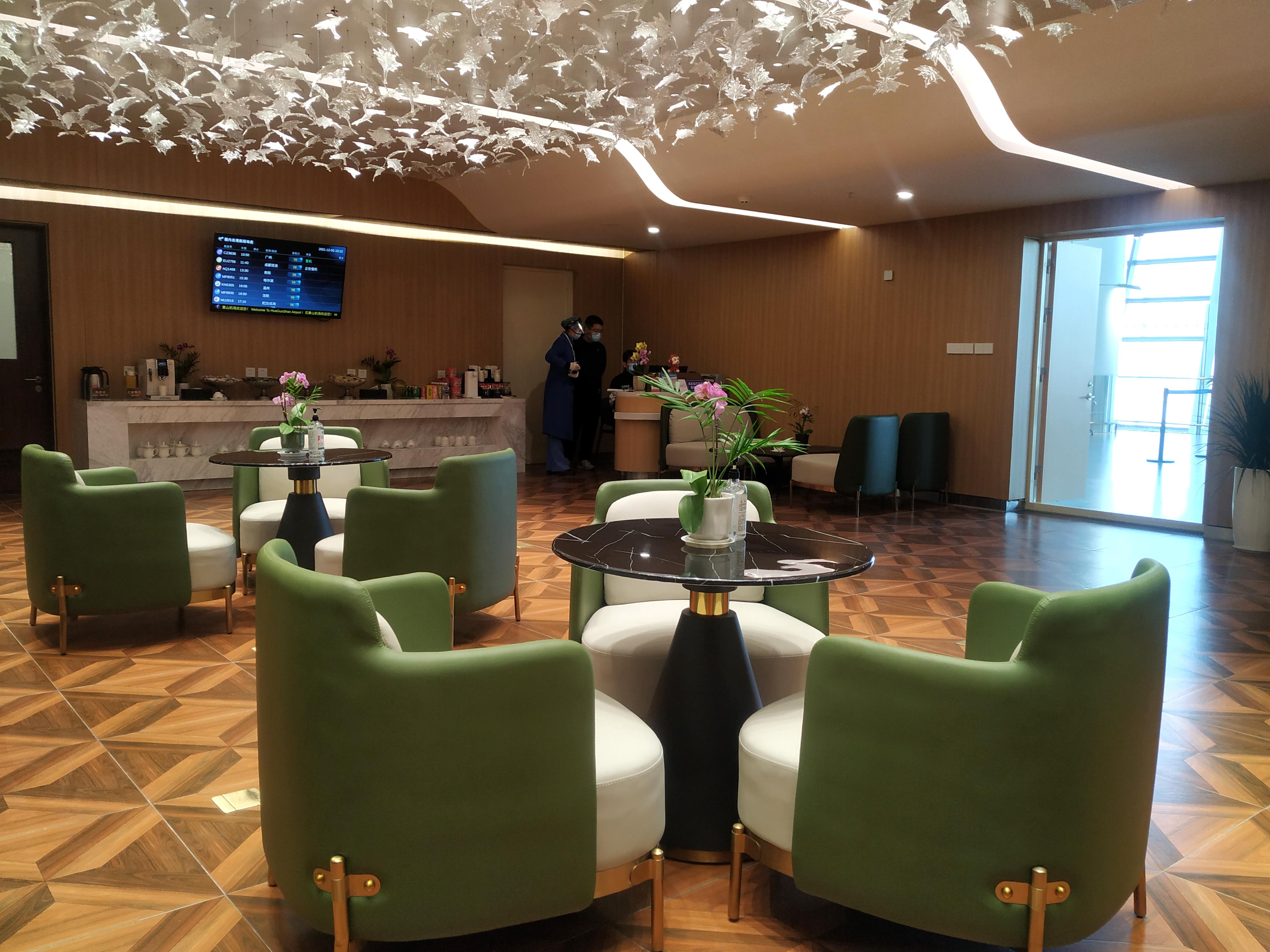 First Class Lounge atmosphere, image 3