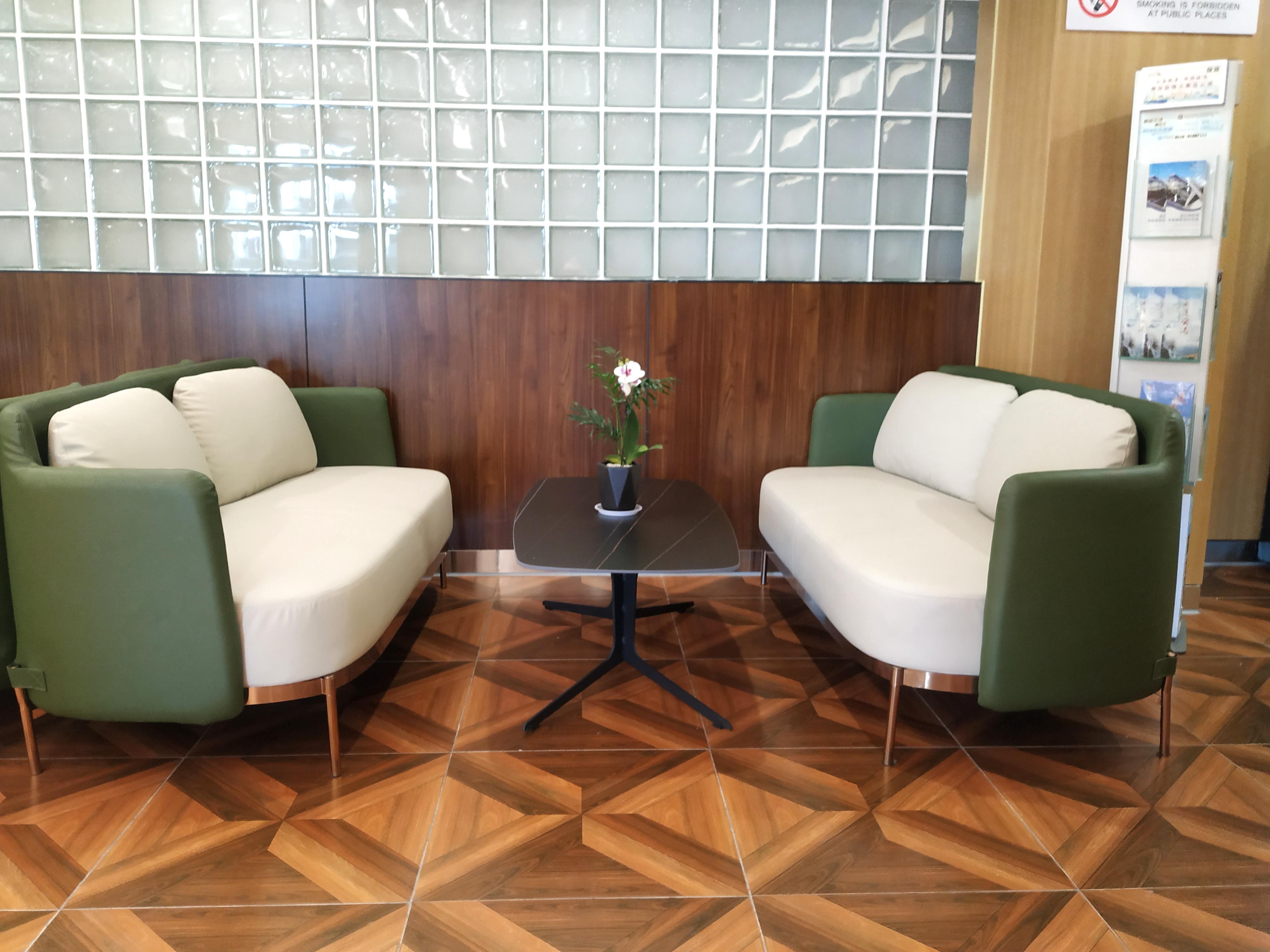 First Class Lounge atmosphere, image 2
