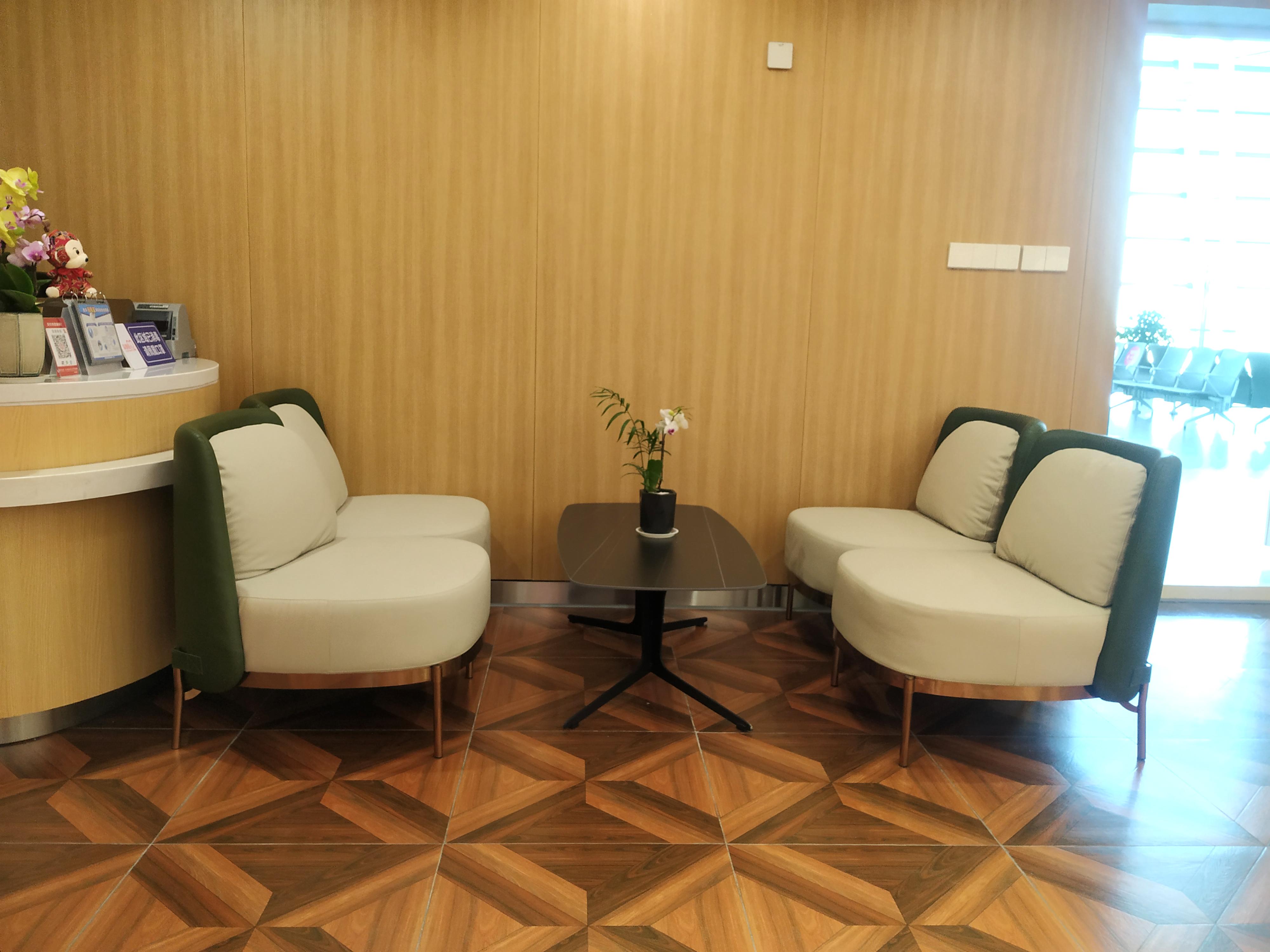 First Class Lounge atmosphere, image 10