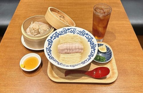 福冈机场豚そば　月や