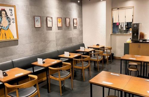 福冈机场豚そば　月や