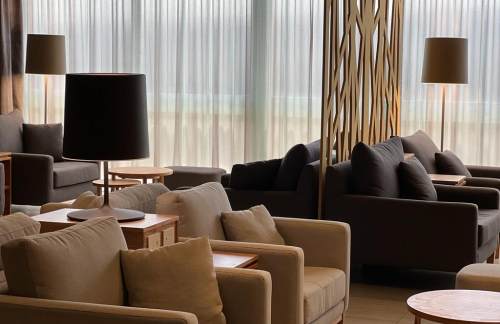 EZEAMAE Lounge Visa Signature