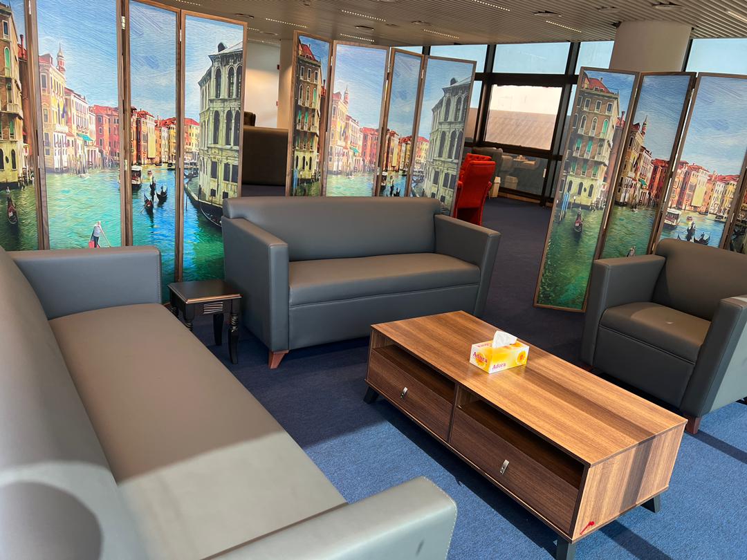 Roumieh Business Lounge atmosphere, image 5