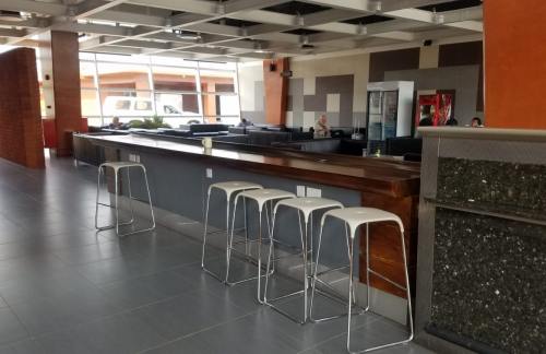 LLWNdege Business Class Lounge