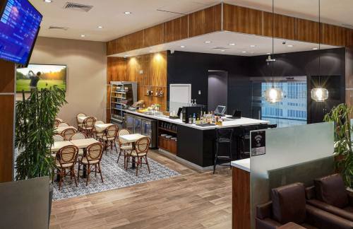 CUNMera Business Lounge (T2)