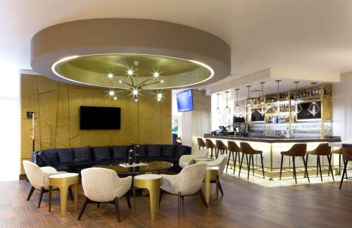 CUNMERA Business Lounge Domestic