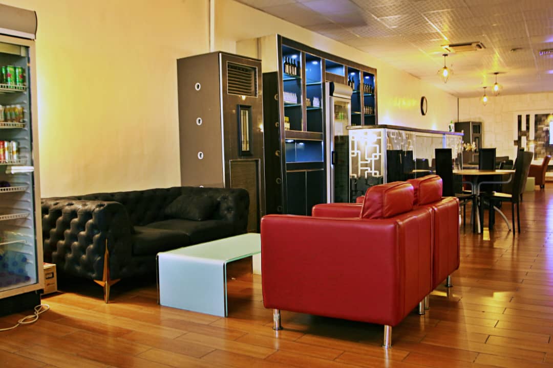 VIP Lounge atmosphere, image 3