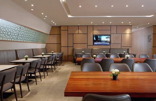 AUHAl Dhabi Lounge (T1)