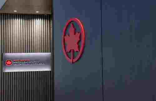 LGAAir Canada LaGuardia Maple Leaf Lounge 
