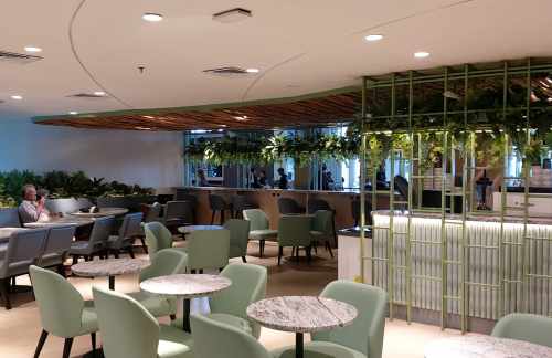 登巴萨伍拉·赖国际机场Flight Club