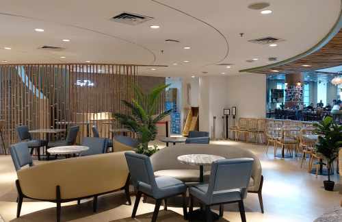 登巴萨伍拉·赖国际机场Flight Club