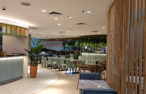 登巴萨伍拉·赖国际机场Flight Club