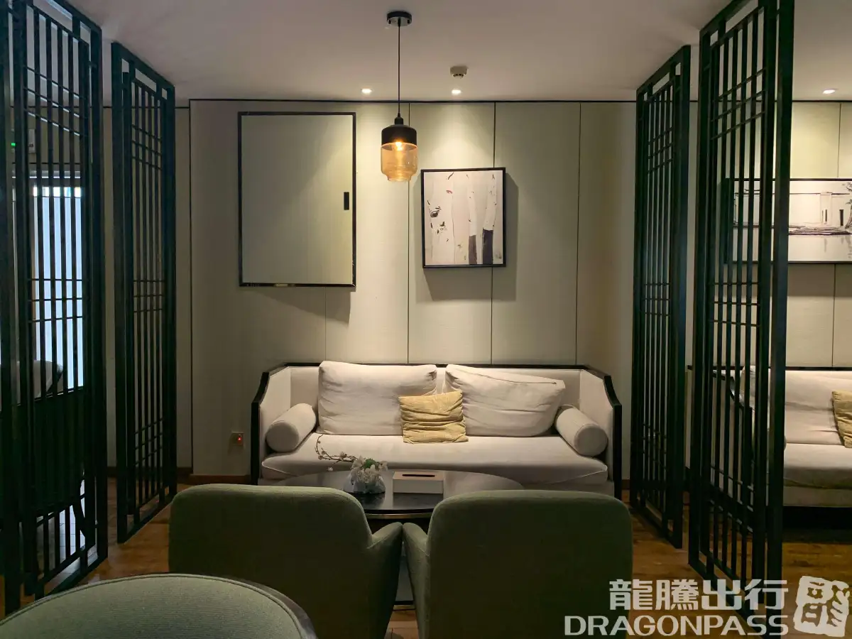 Joyflight No.7 First Class Lounge – photos 8