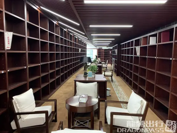 Concept Bookstore Waiting Room (T2 Dom) – photos 2