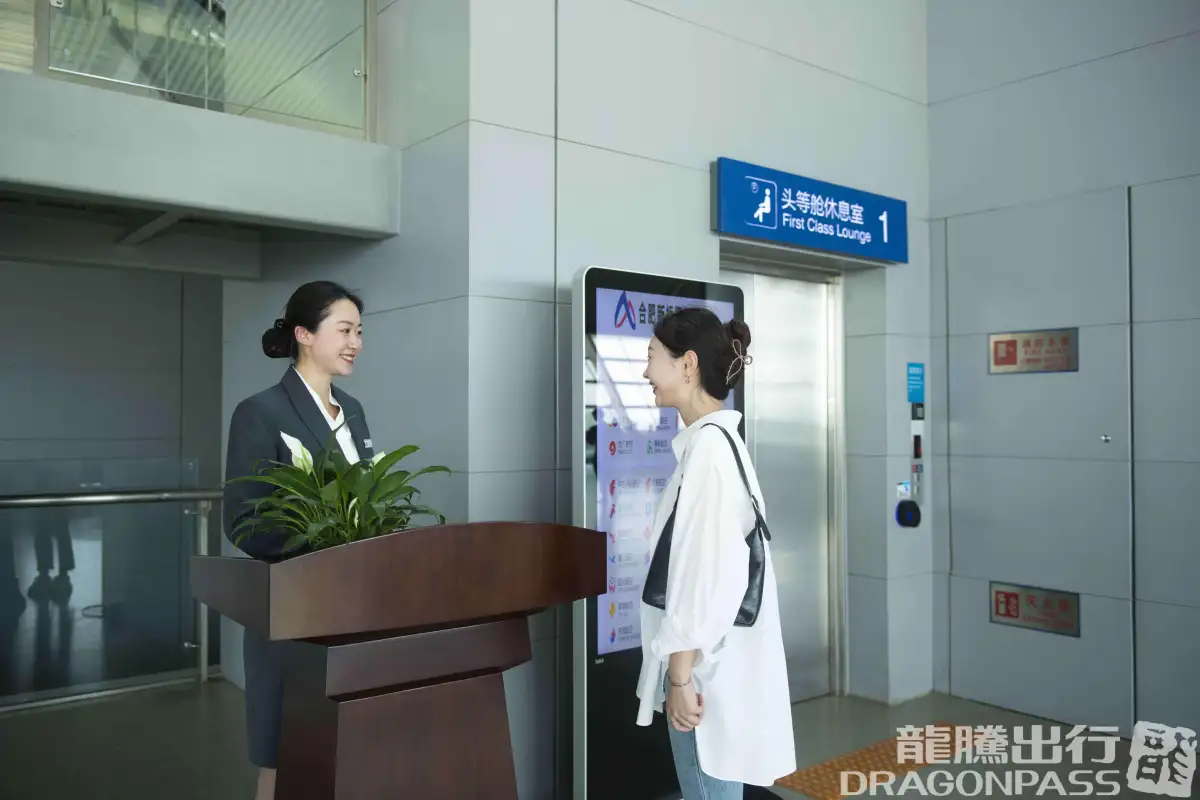 First Class Lounge 1 (T1) – photos 9