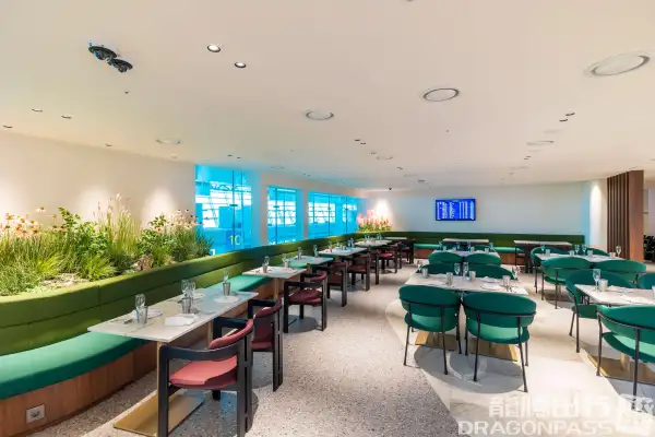 Matina Lounge (East Wing) – photos 5