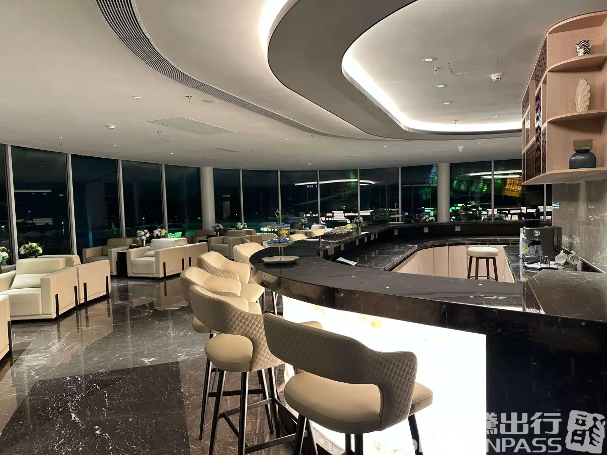 First Class Lounge – photos 2